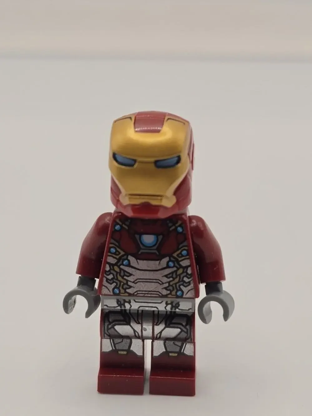LEGO MARVEL SUPER HEROES Iron Man Mark 47 Armor Minifigure 76083 sh405 b16